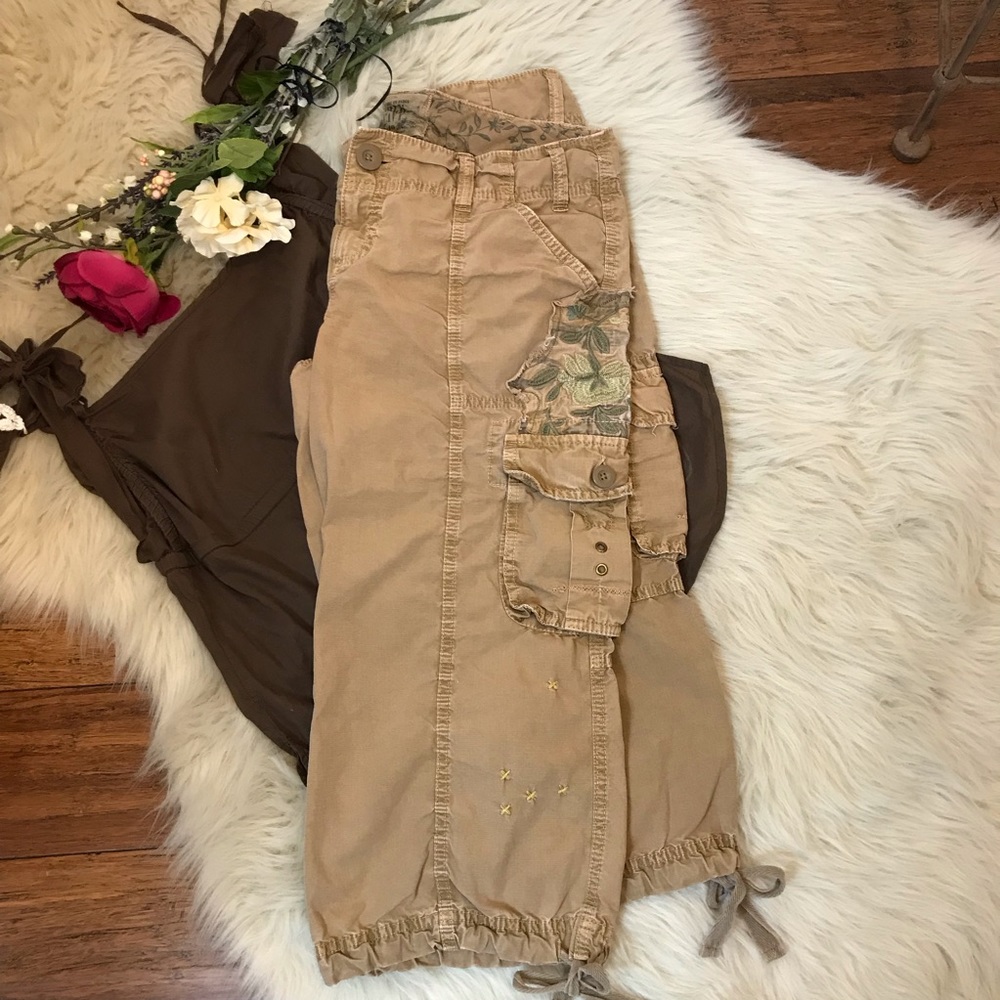 Old Navy Distressed Cargo Style Skimmers Size 12
